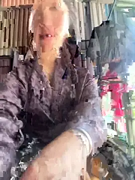 Snapshot of Nhung584 chatting on 04-12-26, 02:16 Nhung584 online show from 04-12-26, 02:16