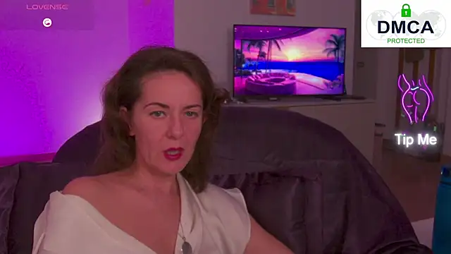 Snapshot of Witch_in_Silk chatting on 09-18-25, 06:21 Witch in Silk online show from 09-18-25, 06:21