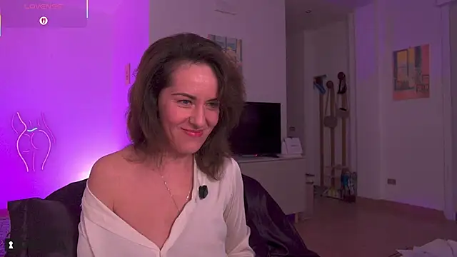 Snapshot of Witch_in_Silk chatting on 11-12-25, 10:30 Witch in Silk online show from 11-12-25, 10:30