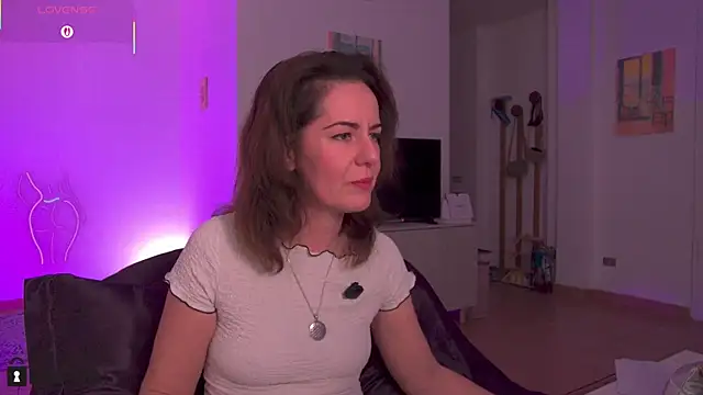 Snapshot of Witch_in_Silk chatting on 11-14-25, 09:46 Witch in Silk online show from 11-14-25, 09:46