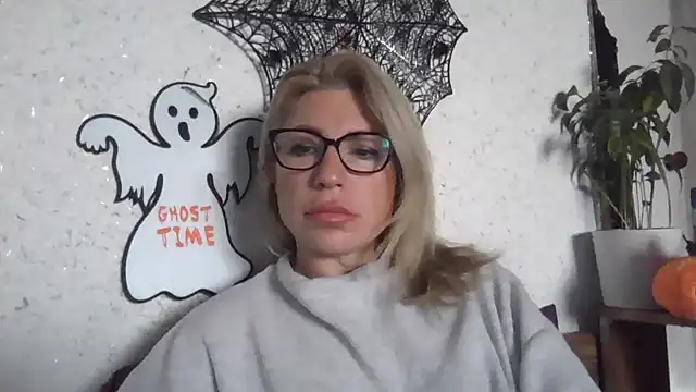 fox red lady7 online show from 10-30-25, 06:48