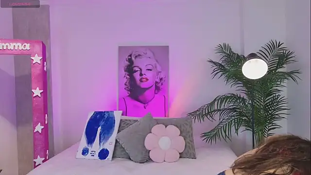 LUNAA    online show from 03-24-26, 03:33