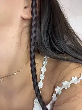 LUNAA    online show from 04-18-26, 03:32