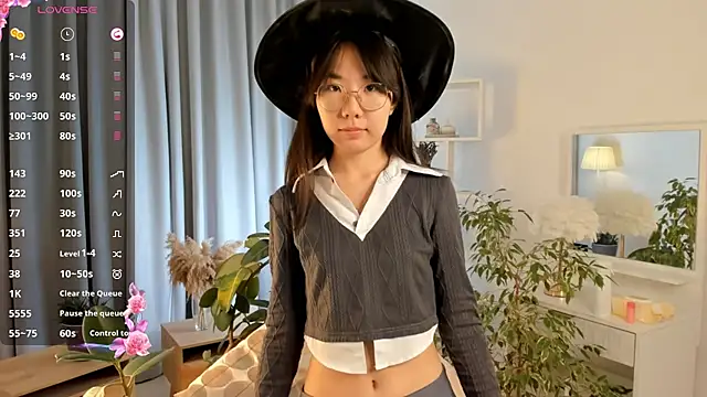 UdelaDodson online show from 10-01-25, 03:29