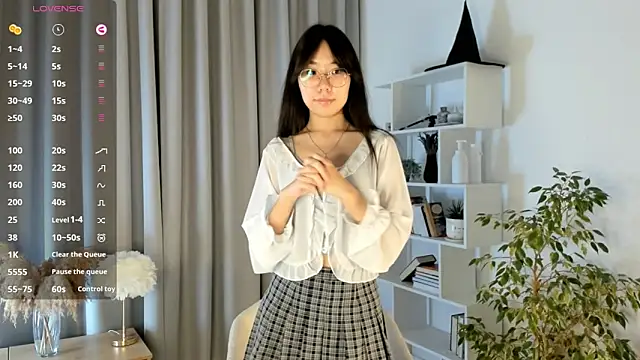 UdelaDodson online show from 10-25-25, 01:13