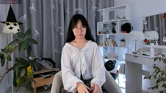 UdelaDodson online show from 11-03-25, 01:19