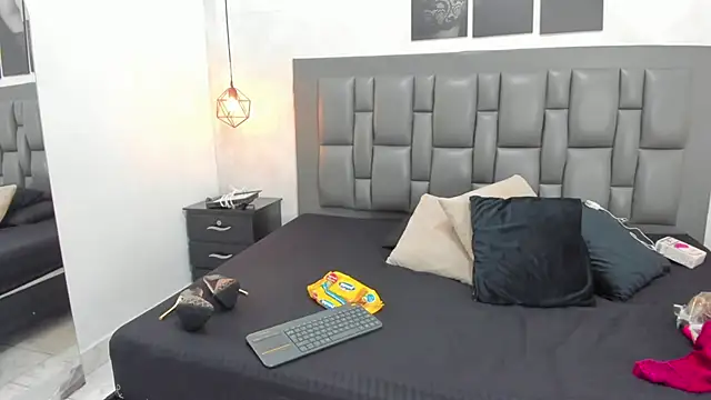 dakota roussee online show from 02-10-26, 02:10