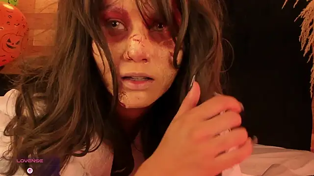 Snapshot of Emily_brown04 chatting on 10-31-25, 11:22 Emily brown04 online show from 10-31-25, 11:22