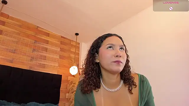 Snapshot of Emily_brown04 chatting on 11-15-25, 01:18 Emily brown04 online show from 11-15-25, 01:18