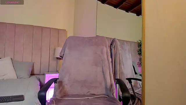 Mia mtnz02 online show from 09-11-25, 03:56