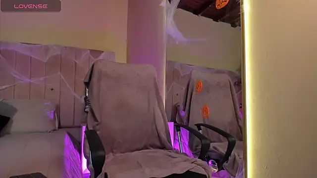 Mia mtnz02 online show from 10-24-25, 11:23