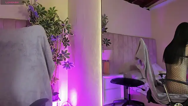 Mia mtnz02 online show from 04-07-26, 12:11