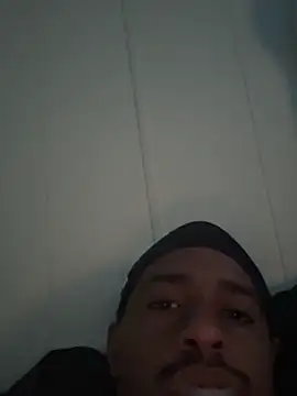 Snapshot of tyrek5051 chatting on 10-16-25, 04:52 tyrek5051 online show from 10-16-25, 04:52