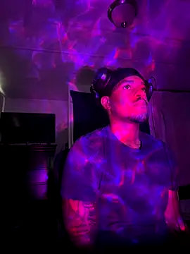 Snapshot of tyrek5051 chatting on 10-18-25, 06:19 tyrek5051 online show from 10-18-25, 06:19