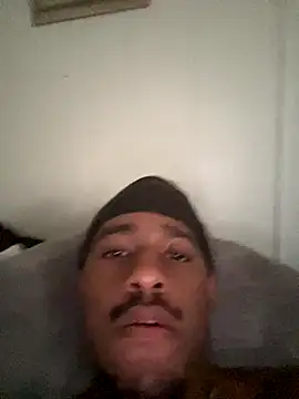 Snapshot of tyrek5051 chatting on 10-24-25, 04:14 tyrek5051 online show from 10-24-25, 04:14