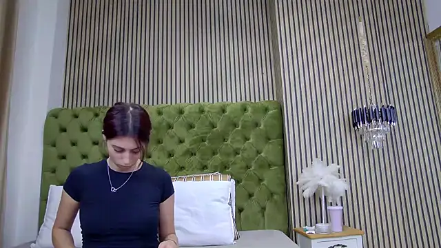 LunaHart online show from 10-18-25, 07:03