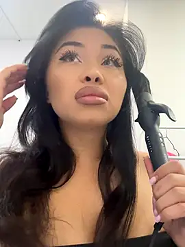 Snapshot of Mia_stepMOM chatting on 09-20-25, 07:09 Mia stepMOM online show from 09-20-25, 07:09