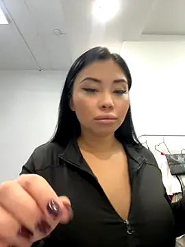 Snapshot of Mia_stepMOM chatting on 10-05-25, 06:23 Mia stepMOM online show from 10-05-25, 06:23