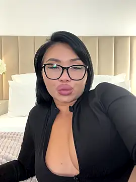 Snapshot of Mia_stepMOM chatting on 10-14-25, 06:20 Mia stepMOM online show from 10-14-25, 06:20