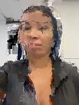 Snapshot of Mia_stepMOM chatting on 10-17-25, 06:05 Mia stepMOM online show from 10-17-25, 06:05