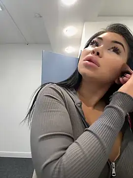 Snapshot of Mia_stepMOM chatting on 10-21-25, 06:36 Mia stepMOM online show from 10-21-25, 06:36