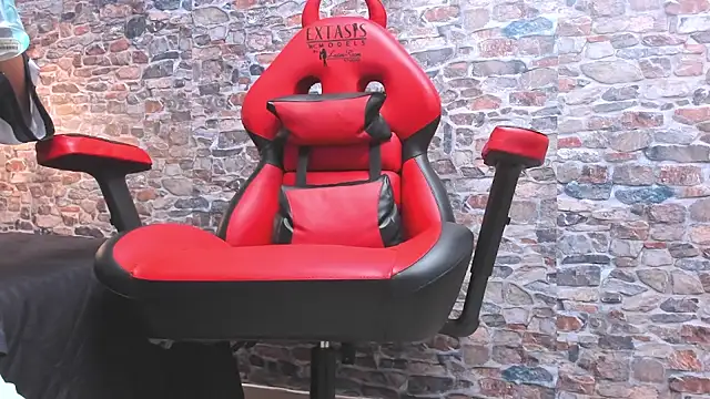 WILD FIREE  online show from 05-18-26, 08:47