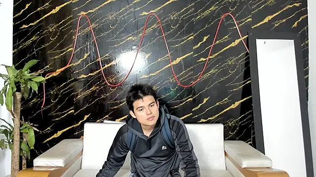 Snapshot of invincible200 chatting on 09-13-25, 01:33 invincible200 online show from 09-13-25, 01:33