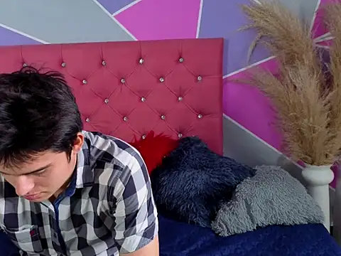 Snapshot of invincible200 chatting on 10-04-25, 01:42 invincible200 online show from 10-04-25, 01:42