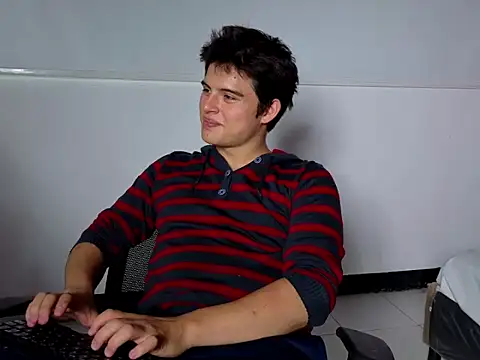 Snapshot of invincible200 chatting on 10-12-25, 02:49 invincible200 online show from 10-12-25, 02:49