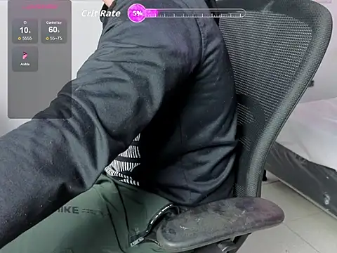 Snapshot of invincible200 chatting on 10-18-25, 02:40 invincible200 online show from 10-18-25, 02:40