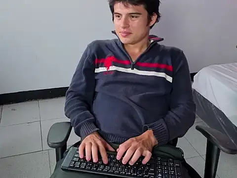 Snapshot of invincible200 chatting on 11-03-25, 02:07 invincible200 online show from 11-03-25, 02:07