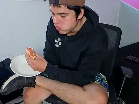 Snapshot of invincible200 chatting on 11-07-25, 01:55 invincible200 online show from 11-07-25, 01:55