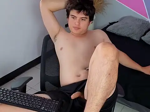 Snapshot of invincible200 chatting on 11-13-25, 03:55 invincible200 online show from 11-13-25, 03:55