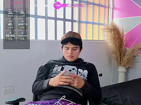 Snapshot of invincible200 chatting on 11-19-25, 02:39 invincible200 online show from 11-19-25, 02:39