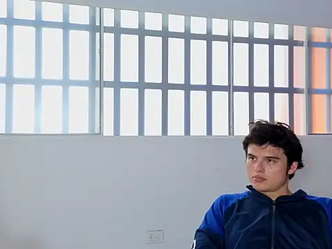 Snapshot of invincible200 chatting on 11-24-25, 02:39 invincible200 online show from 11-24-25, 02:39