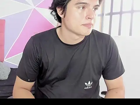 Snapshot of invincible200 chatting on 11-26-25, 02:18 invincible200 online show from 11-26-25, 02:18