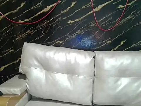 Snapshot of invincible200 chatting on 12-18-25, 02:23 invincible200 online show from 12-18-25, 02:23