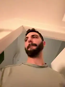 Snapshot of Simon-xx chatting on 01-11-26, 01:43 Simon-xx online show from 01-11-26, 01:43