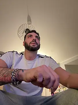 Snapshot of Simon-xx chatting on 03-07-26, 08:50 Simon-xx online show from 03-07-26, 08:50