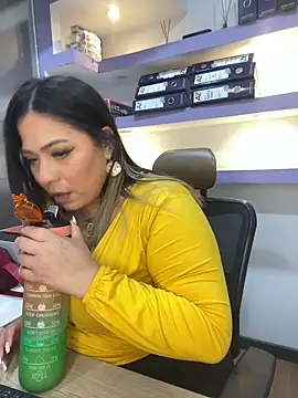 isabella horney  online show from 02-26-26, 12:48