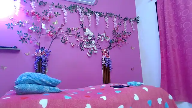skinnybarbie022 online show from 06-12-26, 12:20