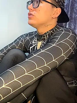 Kurtxxx22 online show from 10-31-25, 03:57