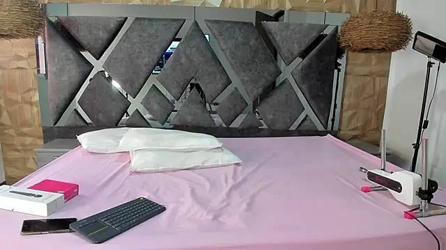 Selene  Lopez  online show from 04-20-26, 08:10