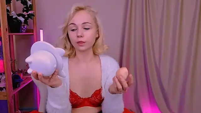 Snapshot of Charlotte_Colinss chatting on 10-07-25, 03:36 Charlotte Colinss online show from 10-07-25, 03:36