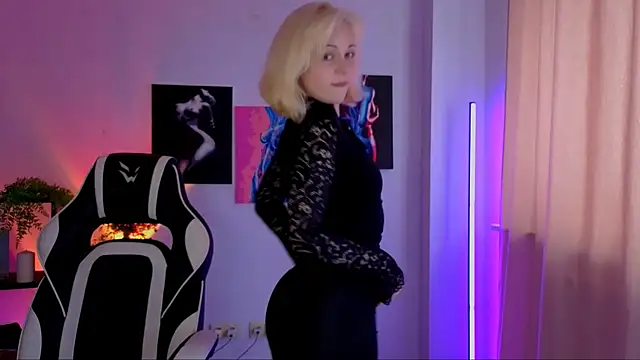 Charlotte Colinss online show from 04-20-26, 04:59