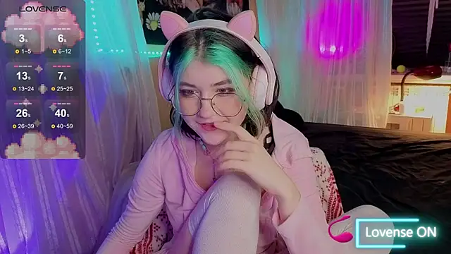 Snapshot of Miko_Meow chatting on 12-21-25, 04:52 Miko Meow online show from 12-21-25, 04:52