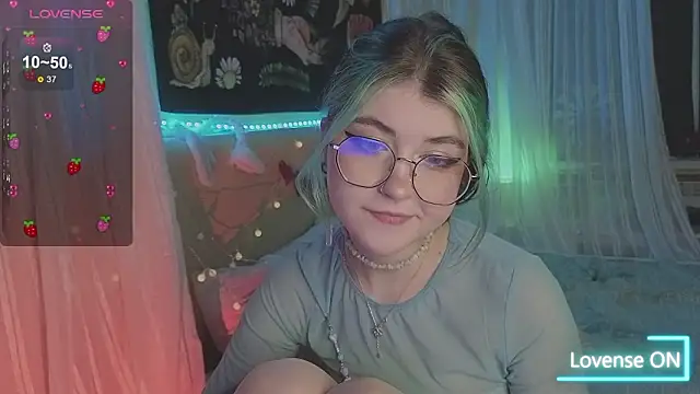 Snapshot of Miko_Meow chatting on 02-12-26, 07:20 Miko Meow online show from 02-12-26, 07:20