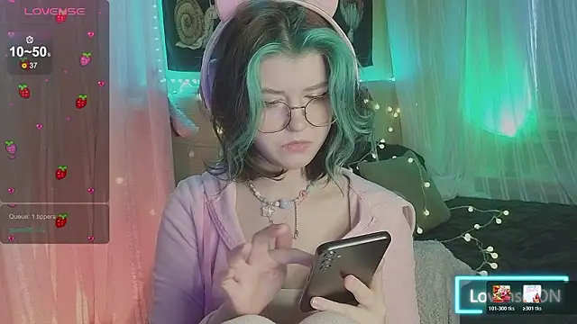 Snapshot of Miko_Meow chatting on 03-08-26, 08:07 Miko Meow online show from 03-08-26, 08:07