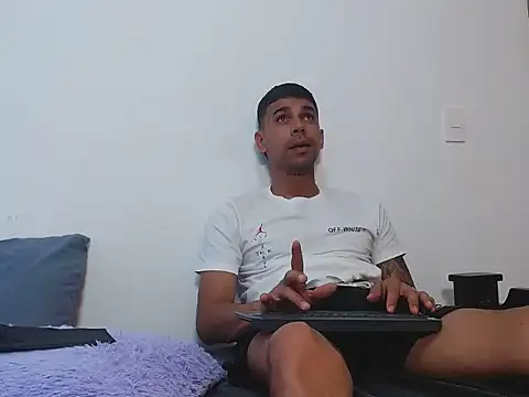 Snapshot of allanjones15 chatting on 09-08-25, 09:03 allanjones15 online show from 09-08-25, 09:03