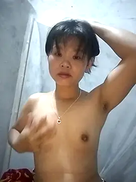 LinhNa999 online show from 11-18-25, 01:44